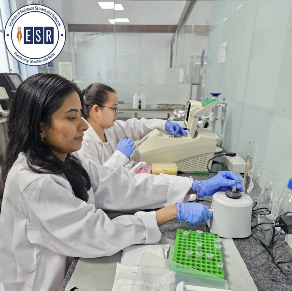 Students performing molecular biology experiments at IESR laboratory